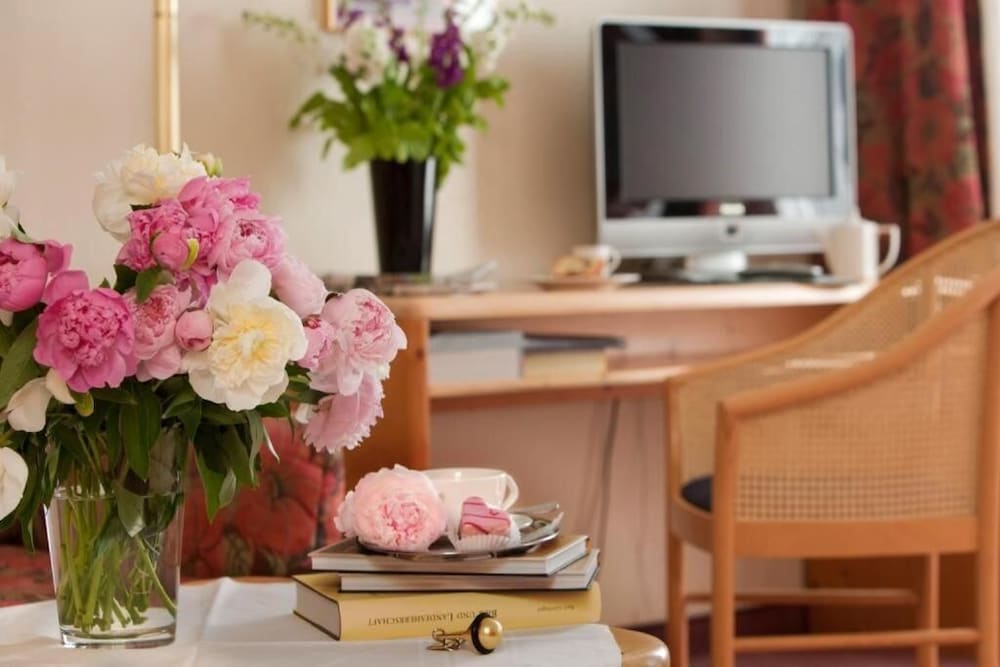 Фото Hotel Rotkreuzplatz