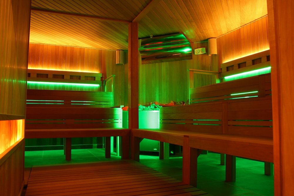 Фото Holiday Beach Budapest Wellness Hotel with Sauna Park