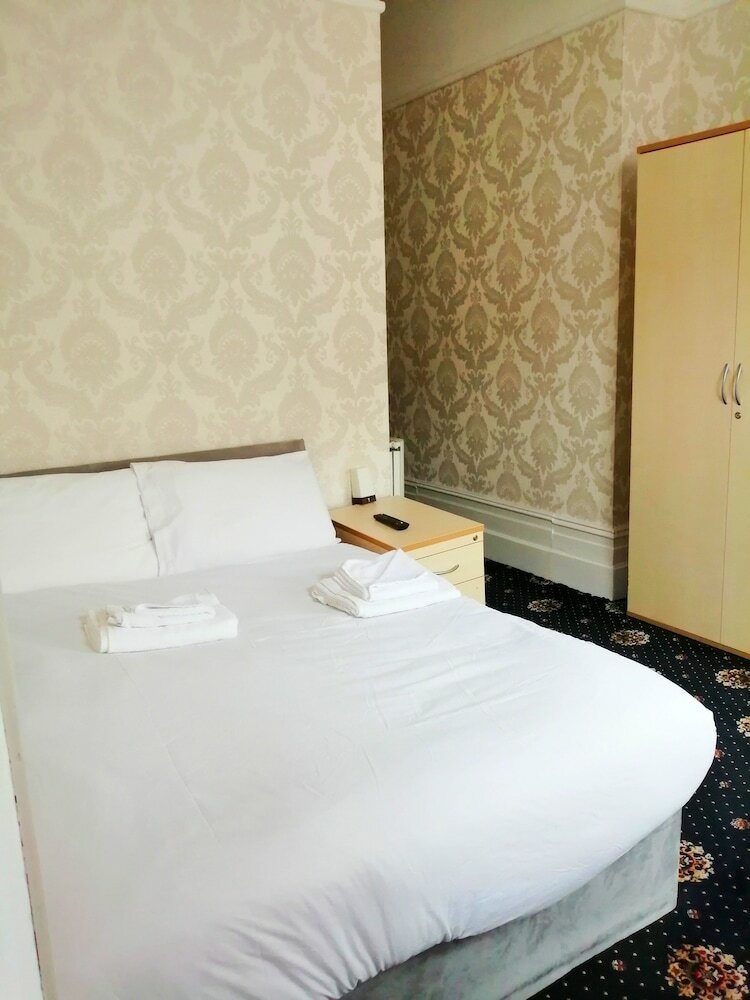 Фото Bourne Hall Hotel