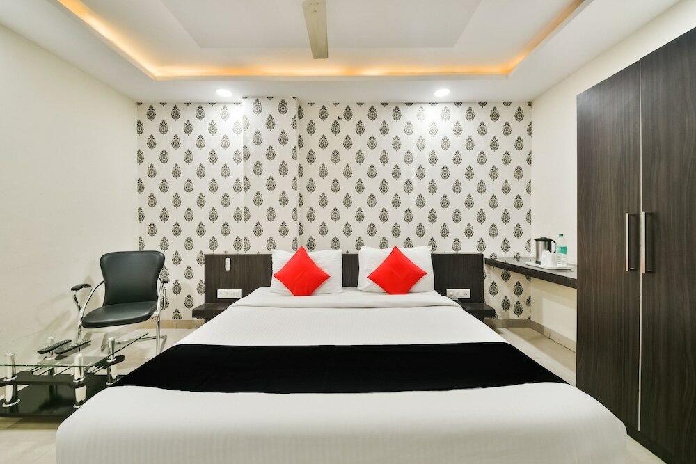 Фото Hotel Flowers Inn