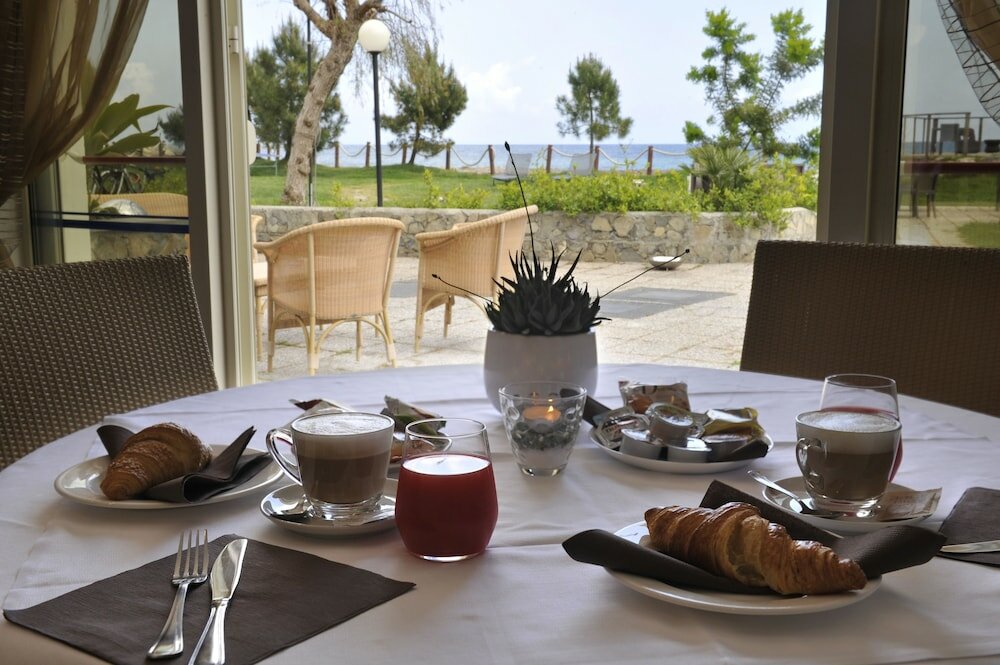 Фото Aregai Marina Hotel & Residence