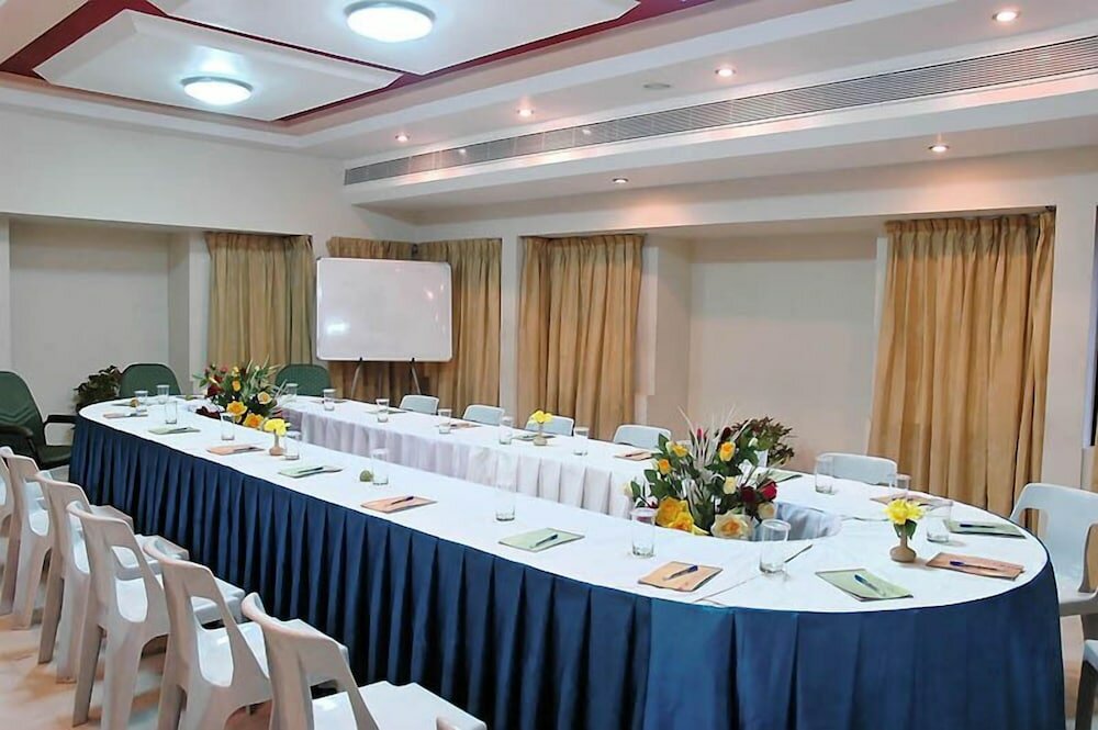 Фото Hotel Gnanam