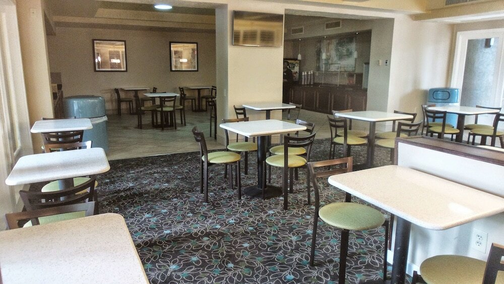 Фото Best Western Plus Deerfield Beach Hotel & Suites