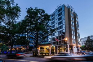 отель Beacon Hotel & Corporate Quarters