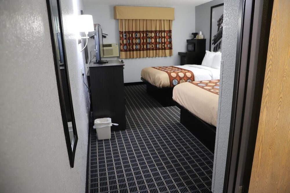 Фото Super 8 by Wyndham Richmond Airport Va