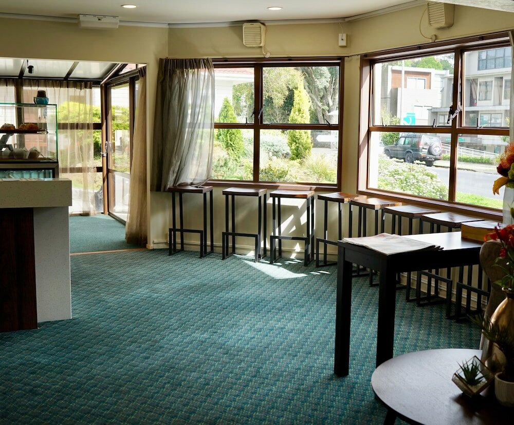 Фото Alpers Lodge & Conference Centre