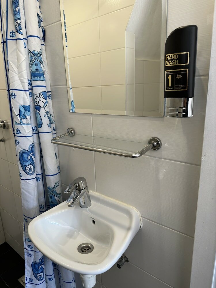 Фото Amsterdam Inn Hotel