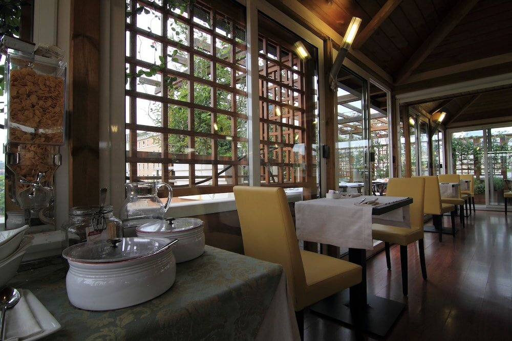 Фото Metro Hotel