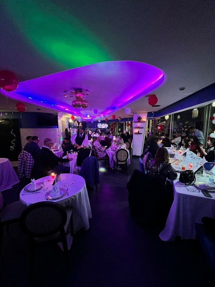 Фото La Renaissance Hotel