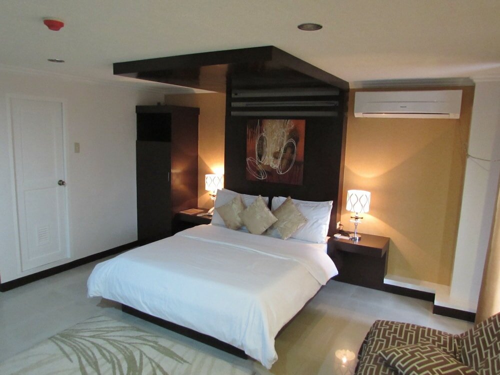 Фото Oyster Plaza Hotel