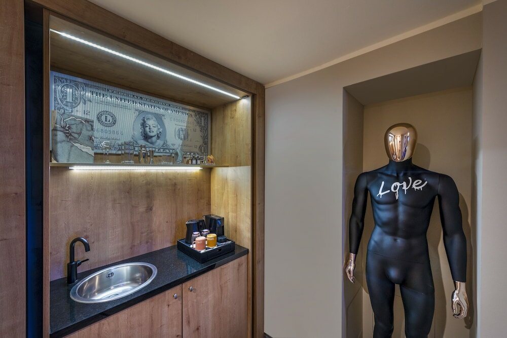 Фото Wasserturm Hotel Cologne, Curio Collection by Hilton