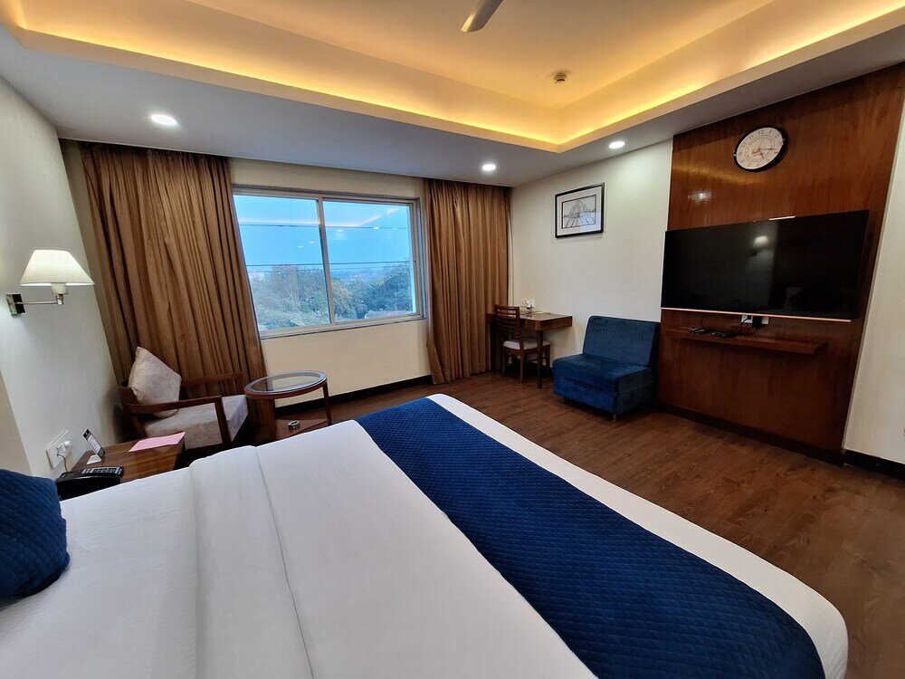 Фото L N Marriott Hotel