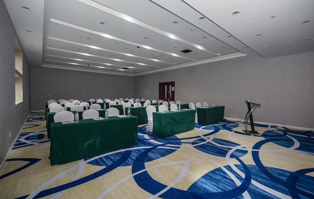 Фото Holiday Inn Express Jinan Jingshi Road