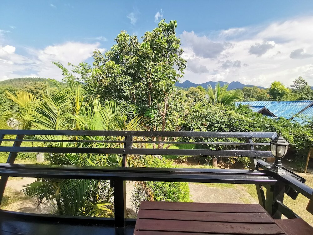 Фото Banphu Montalang Resort