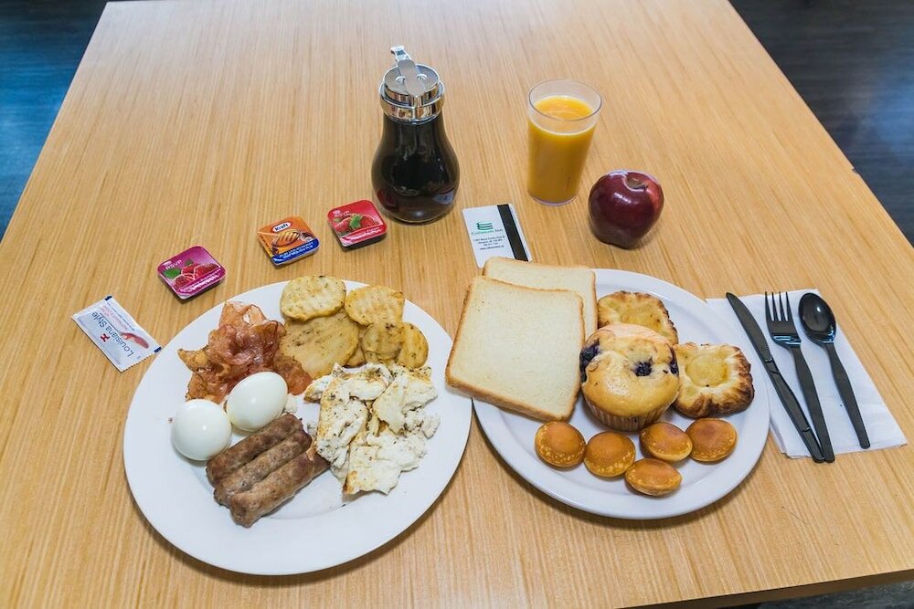 Фото Coliseum Inn