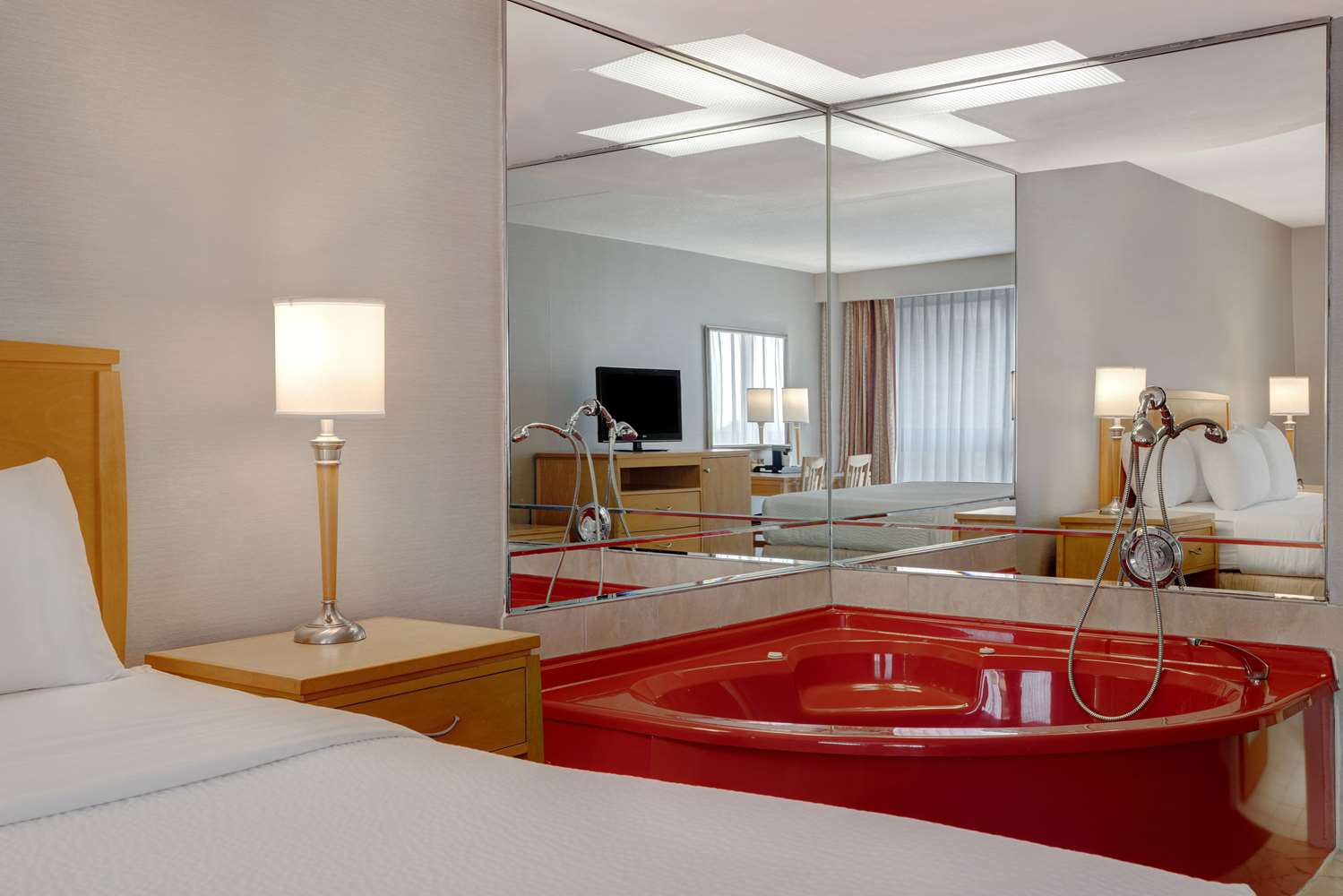 Фото Days Inn by Wyndham Niagara Falls Near The Falls