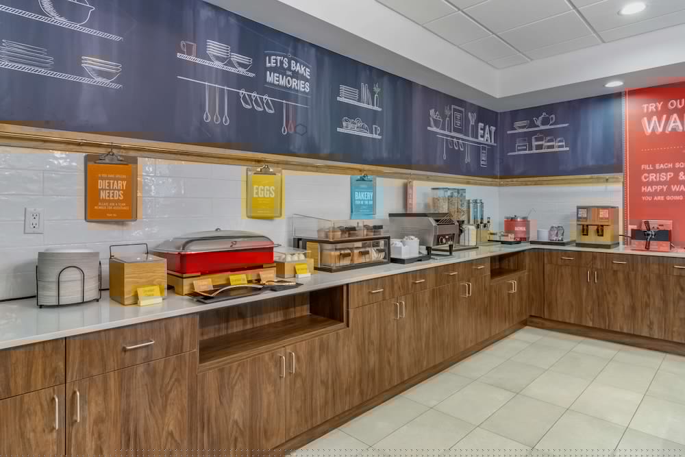 Фото Hampton Inn & Suites Edmonton West