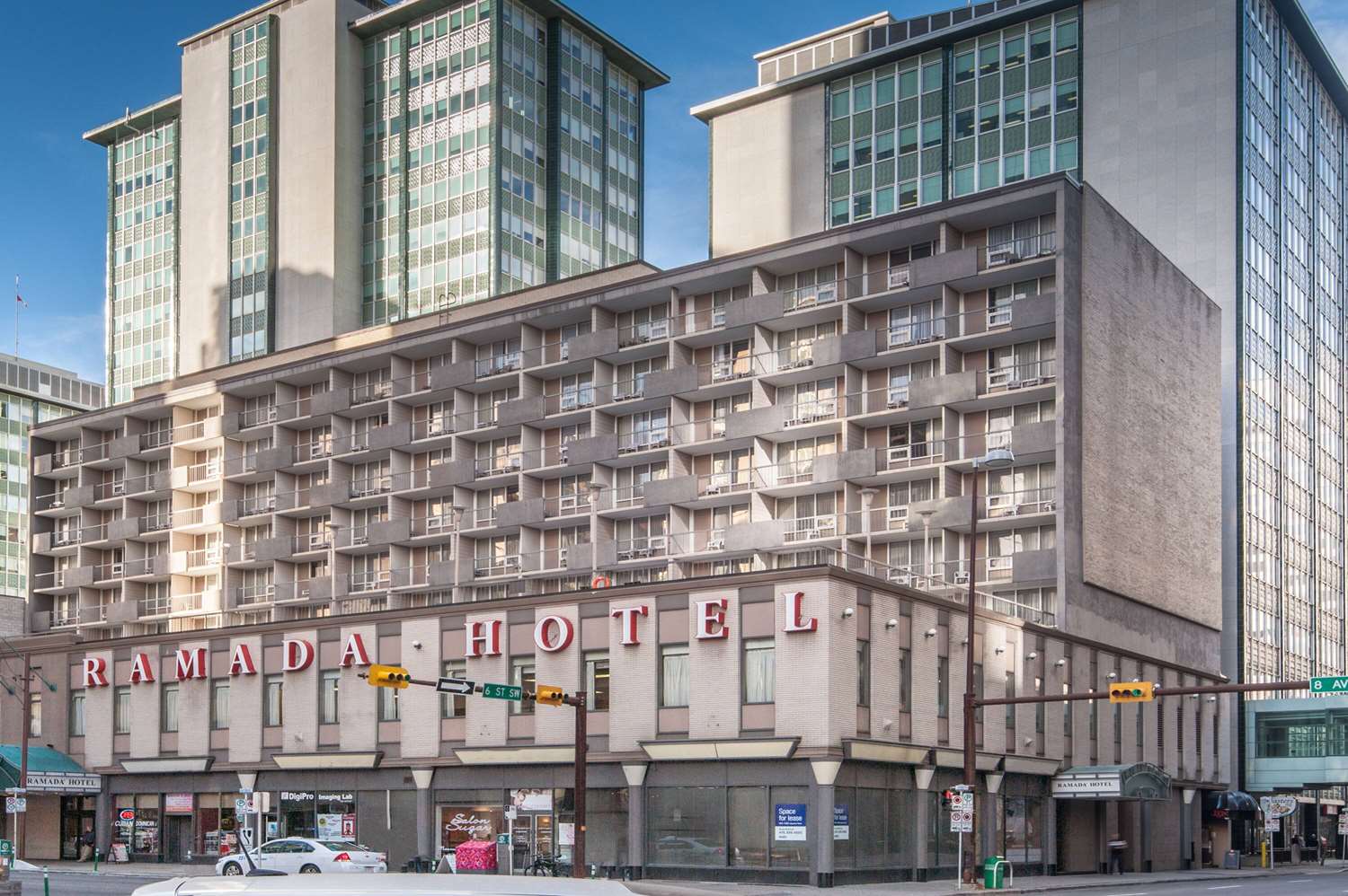 Фото Ramada Plaza by Wyndham Calgary Downtown