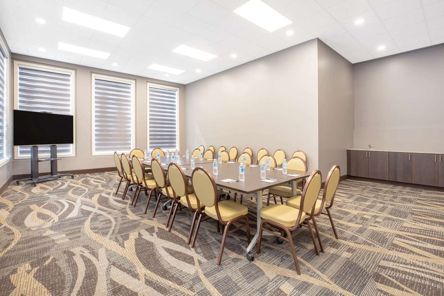 Фото Super 8 by Wyndham Canmore