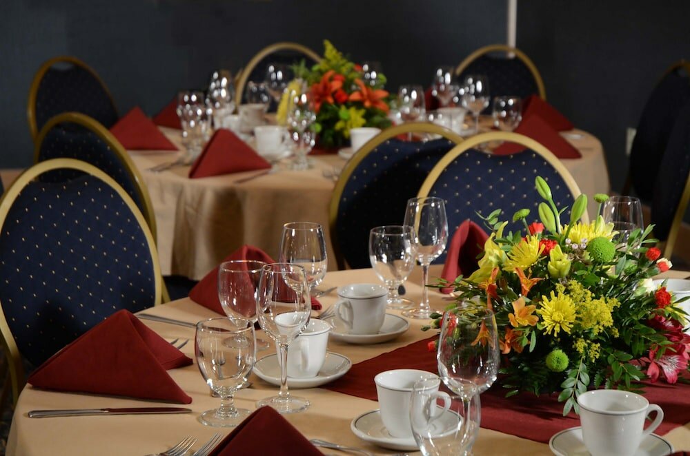 Фото Sternwheeler Hotel and Conference Centre