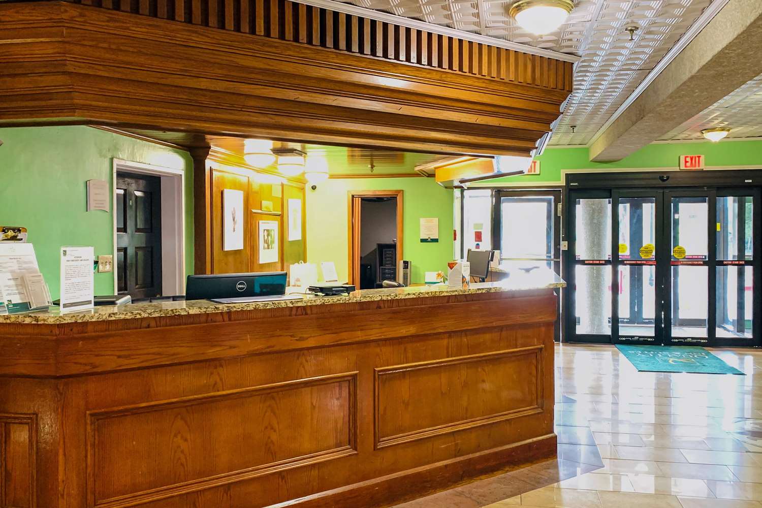 Фото Quality Inn & Suites Downtown North