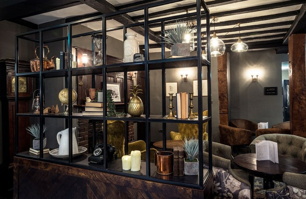 Фото The Feathers Hotel