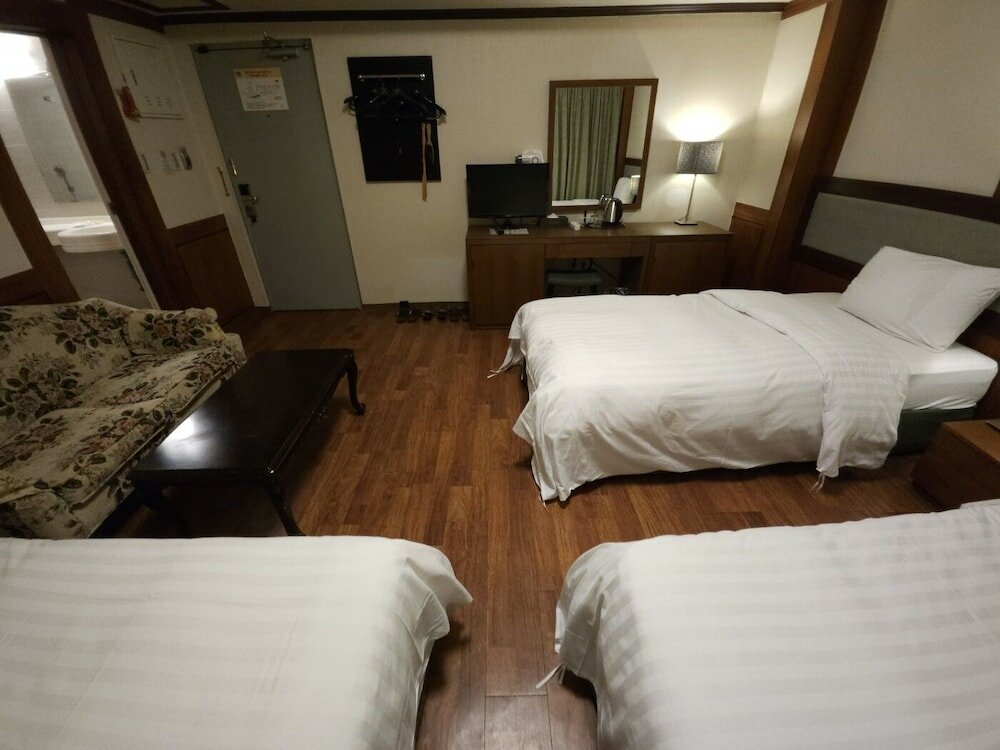 Фото Insadong Crown Hotel