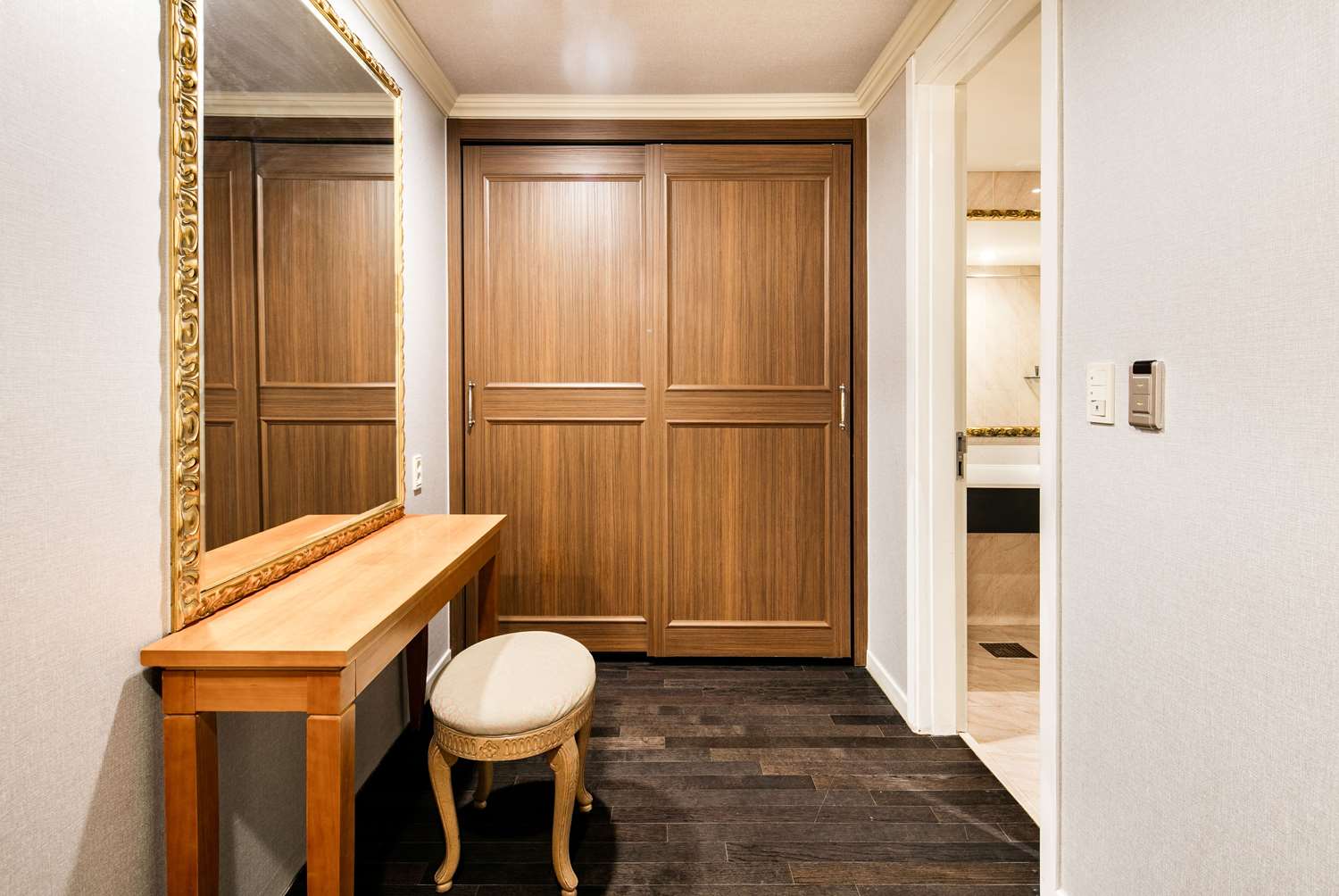 Фото Ramada Hotel and Suites Seoul Namdaemun