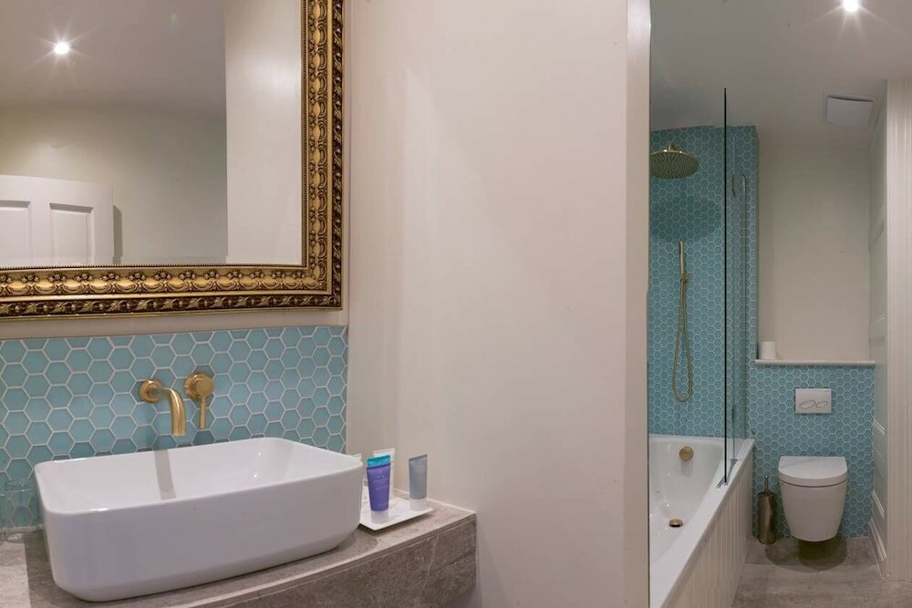 Фото The Bird, Bath