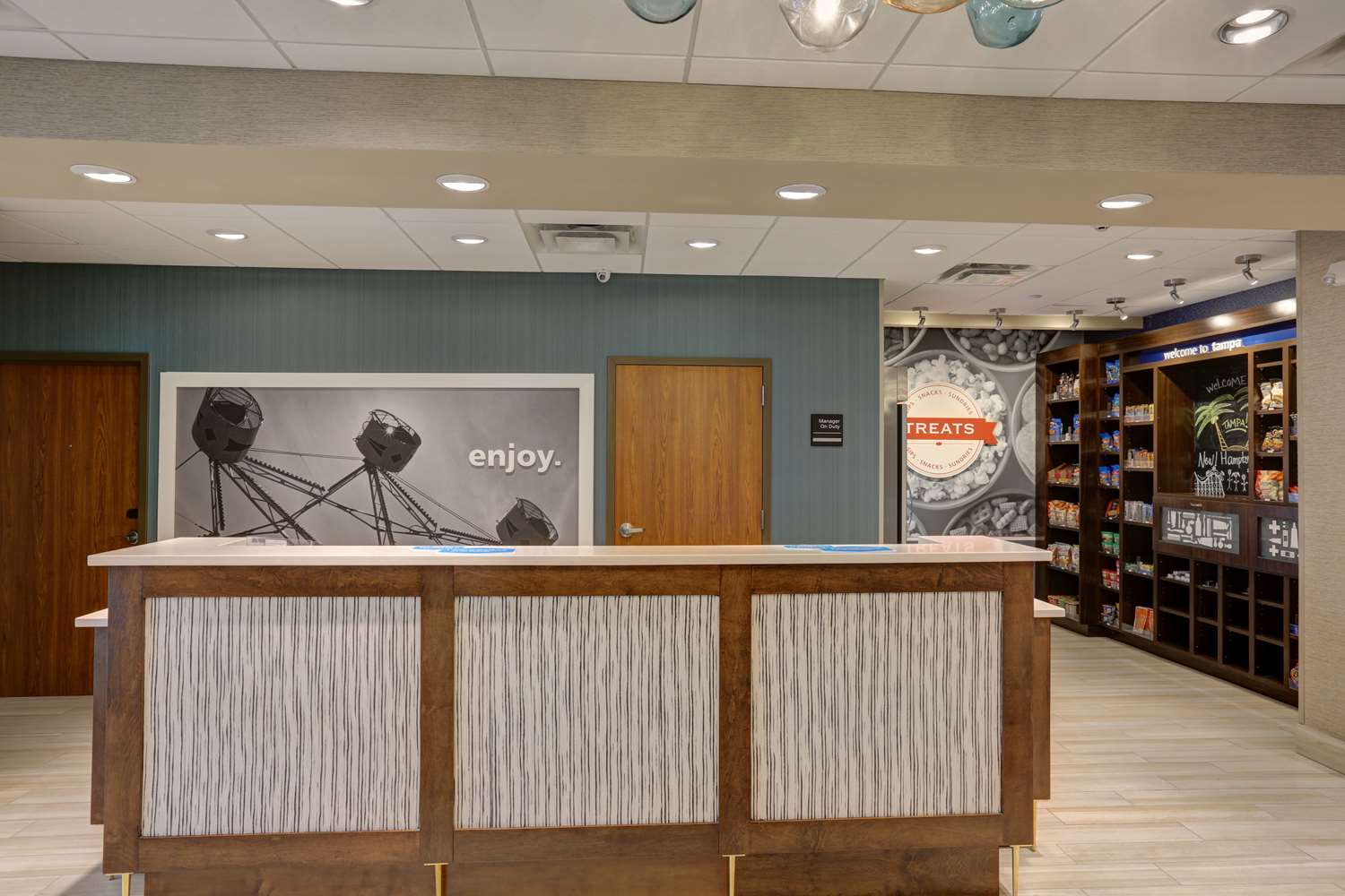 Фото Hampton Inn & Suites Tampa Busch Gardens Area