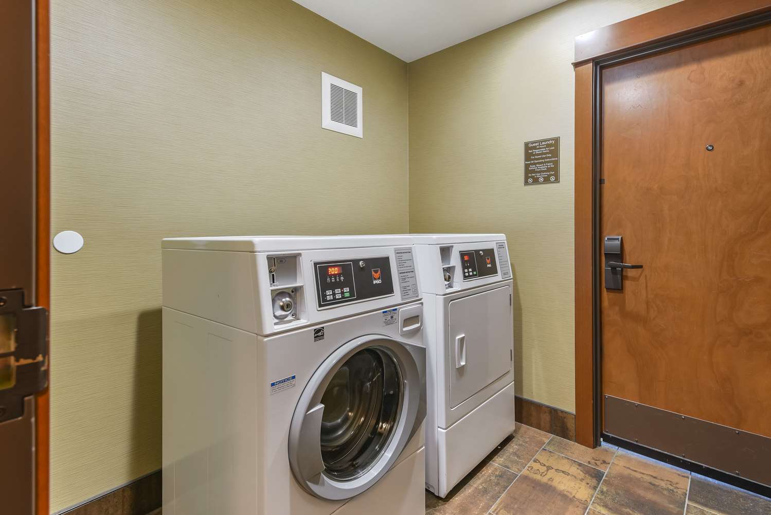 Фото Kathryn Riverfront Inn, Ascend Hotel Collection