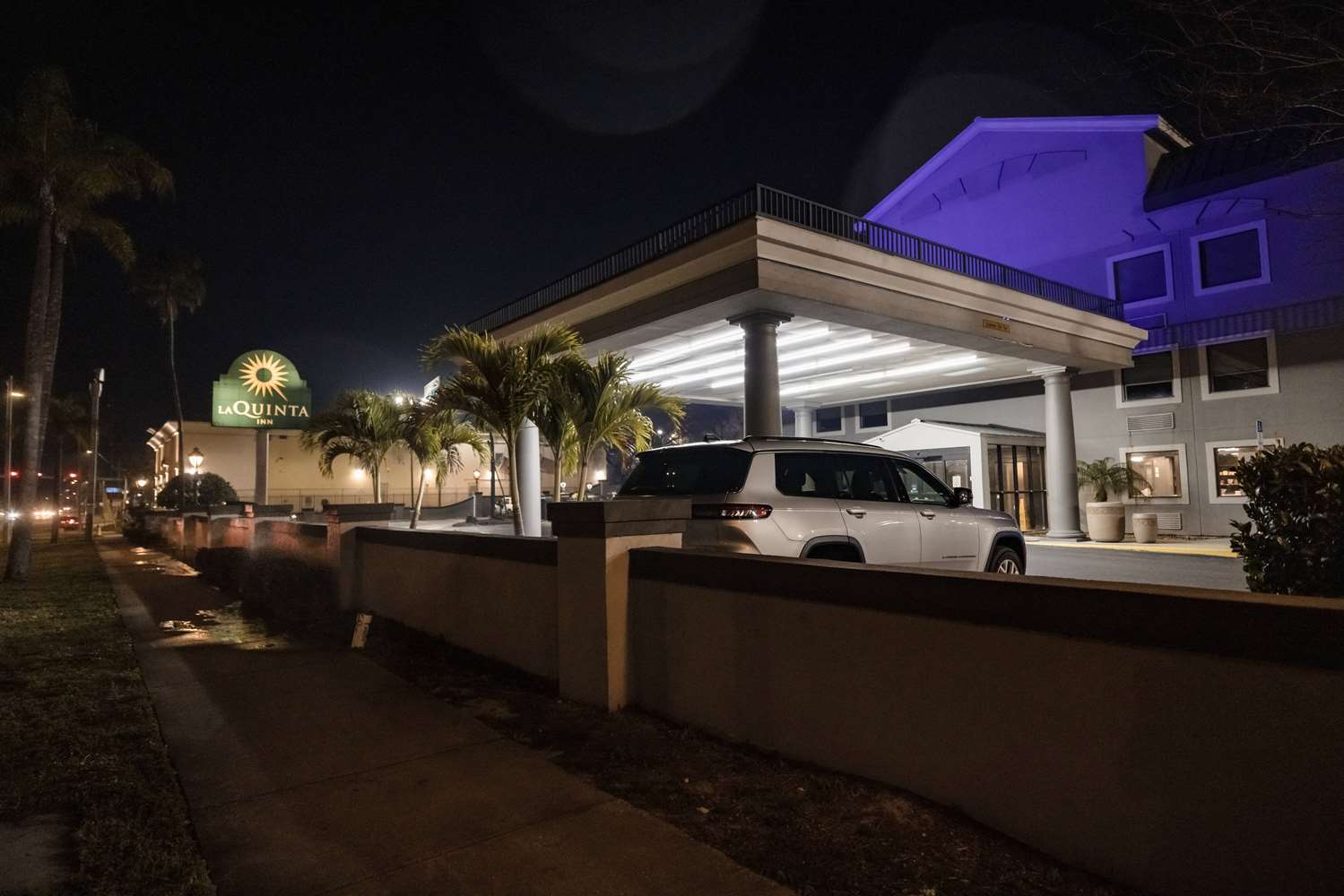 Фото La Quinta Inn by Wyndham Tampa Near Busch Gardens