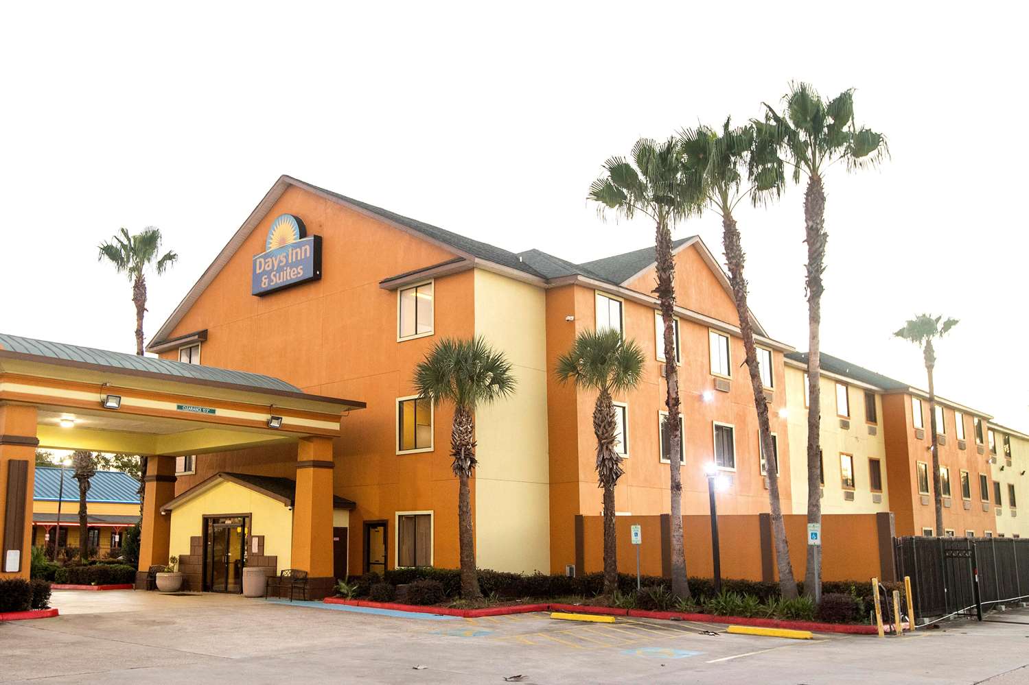 Фото Days Inn And Suites Houston North/Aldine