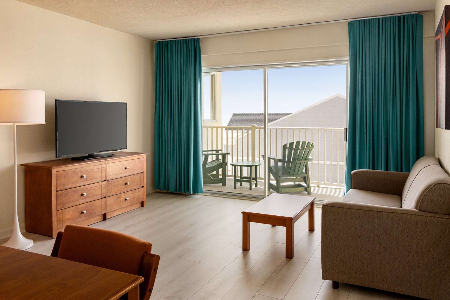 Фото Howard Johnson by Wyndham Ocean City Oceanfront