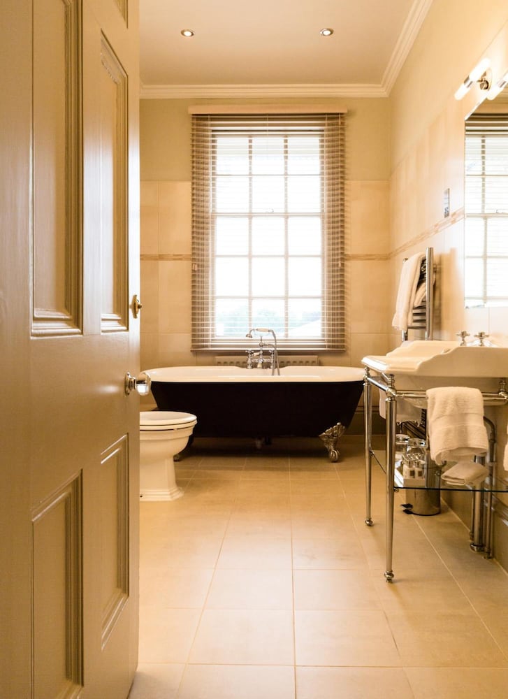 Фото Brockencote Hall Hotel