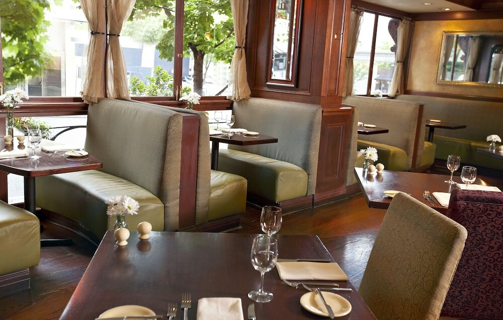 Фото Warwick Seattle