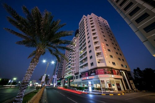 Гостиница Ramada by Wyndham Beach Hotel Ajman в Эмирате Аджман