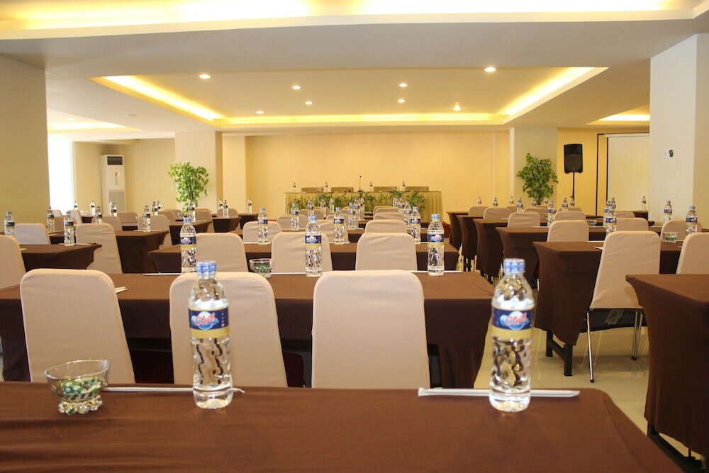 Фото Grand Asia Hotel