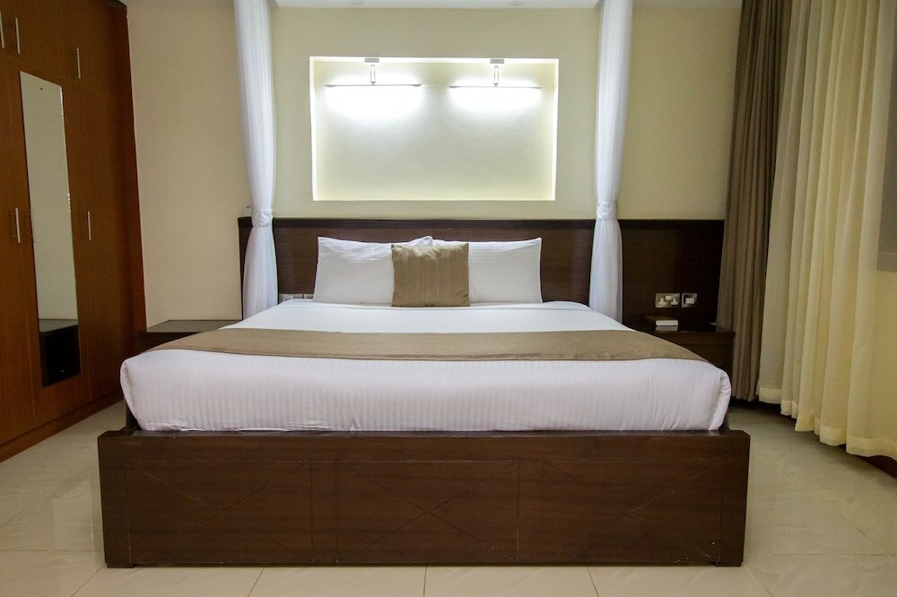 Фото Pinecone Hotel