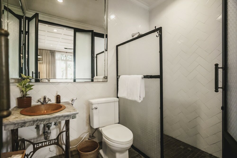 Фото Brown Feather Hotel