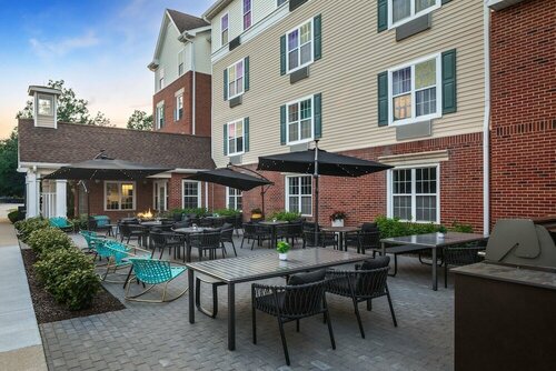 Гостиница TownePlace Suites by Marriott Chicago Lombard в Элмхерсте