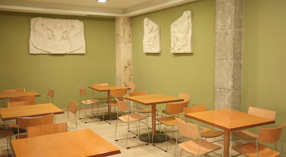 Фото Hotel Cesaraugusta