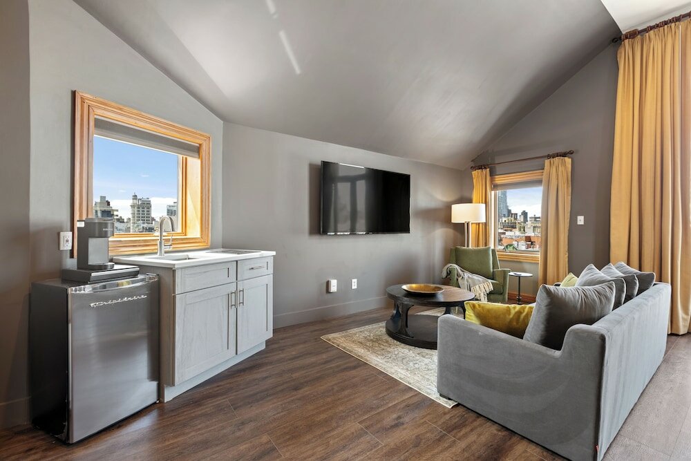 Фото The Historic Blue Moon Hotel - Nyc