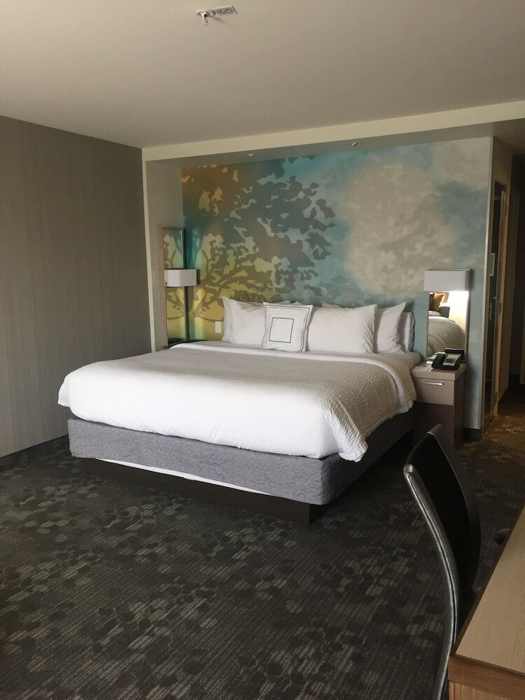 Фото Courtyard Bay City