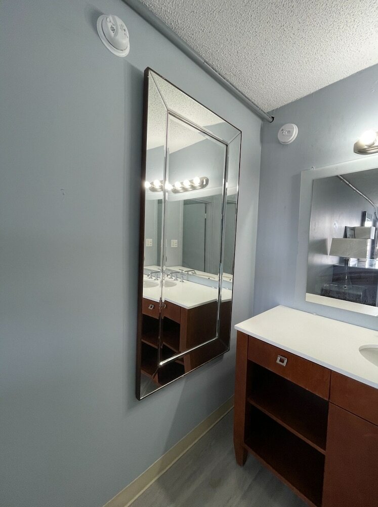 Фото Lamplighter Inn by Oyo Charlotte Airport Area