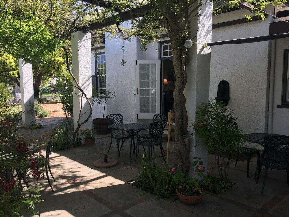 Фото Albourne Boutique Guest House