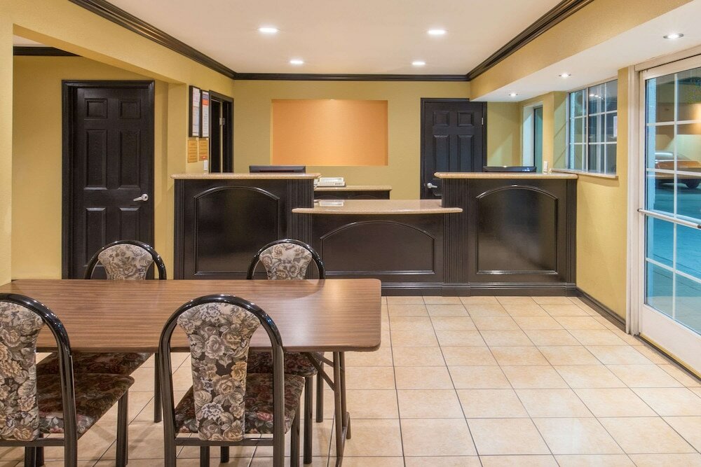 Фото Ramada by Wyndham Ontario