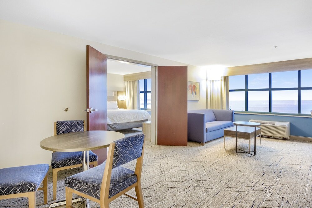 Фото Holiday Inn Express Gulfport Beach, an Ihg Hotel