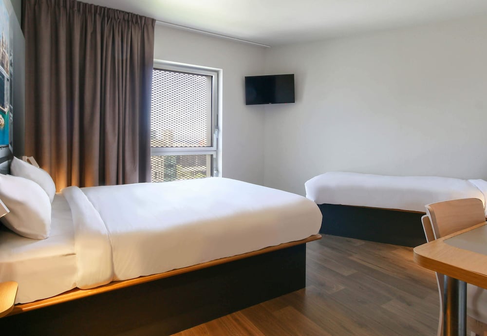 Фото B&B Hôtel Marseille Euromed