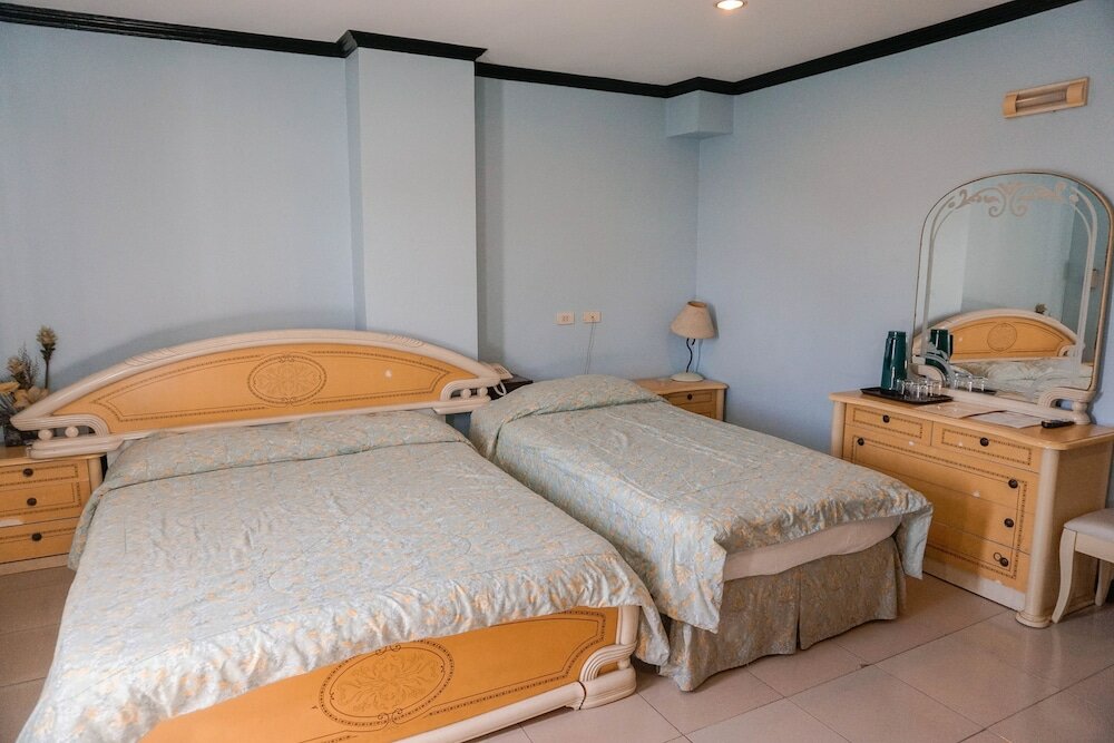 Фото Crowne Garden Hotel